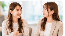 会話する女性スタッフ